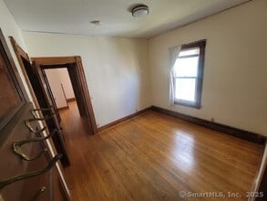 322 Olivia St in Derby, CT - Building Photo - Building Photo