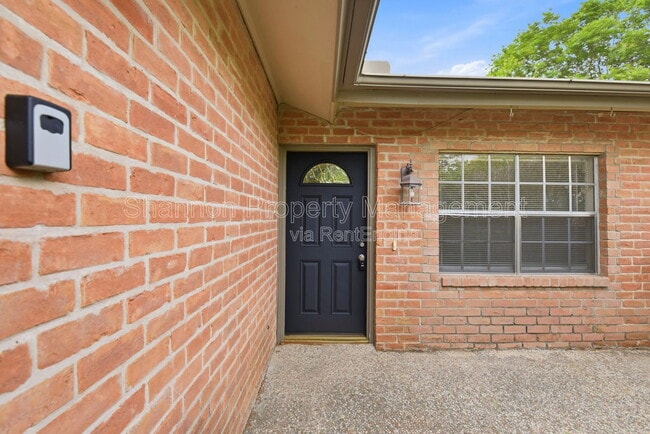 4702 N Cashel Cir in Houston, TX - Foto de edificio - Building Photo