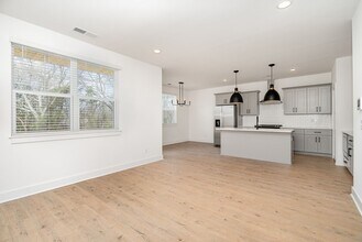 721 Caraway Ln in Nashville, TN - Foto de edificio - Building Photo