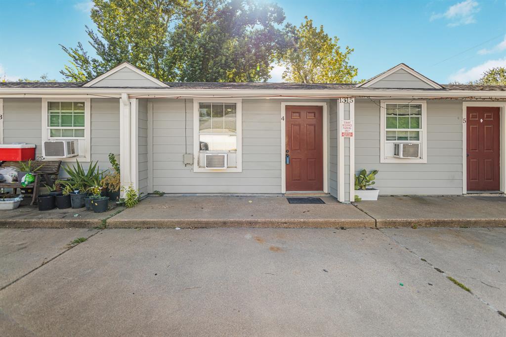 1315 Alliance St in Waller, TX - Building Photo