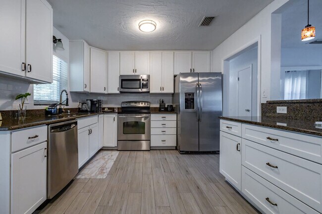 208 Woodbine Ave in Tampa, FL - Building Photo - Building Photo