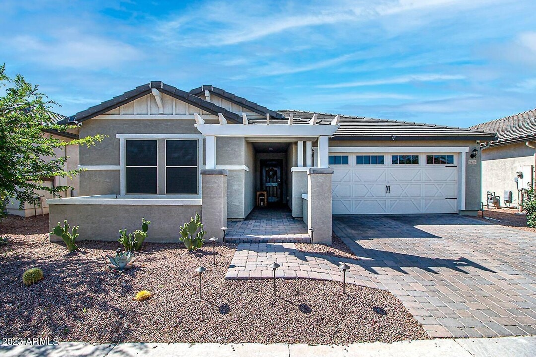 3915 E Liberty Ln in Gilbert, AZ - Building Photo