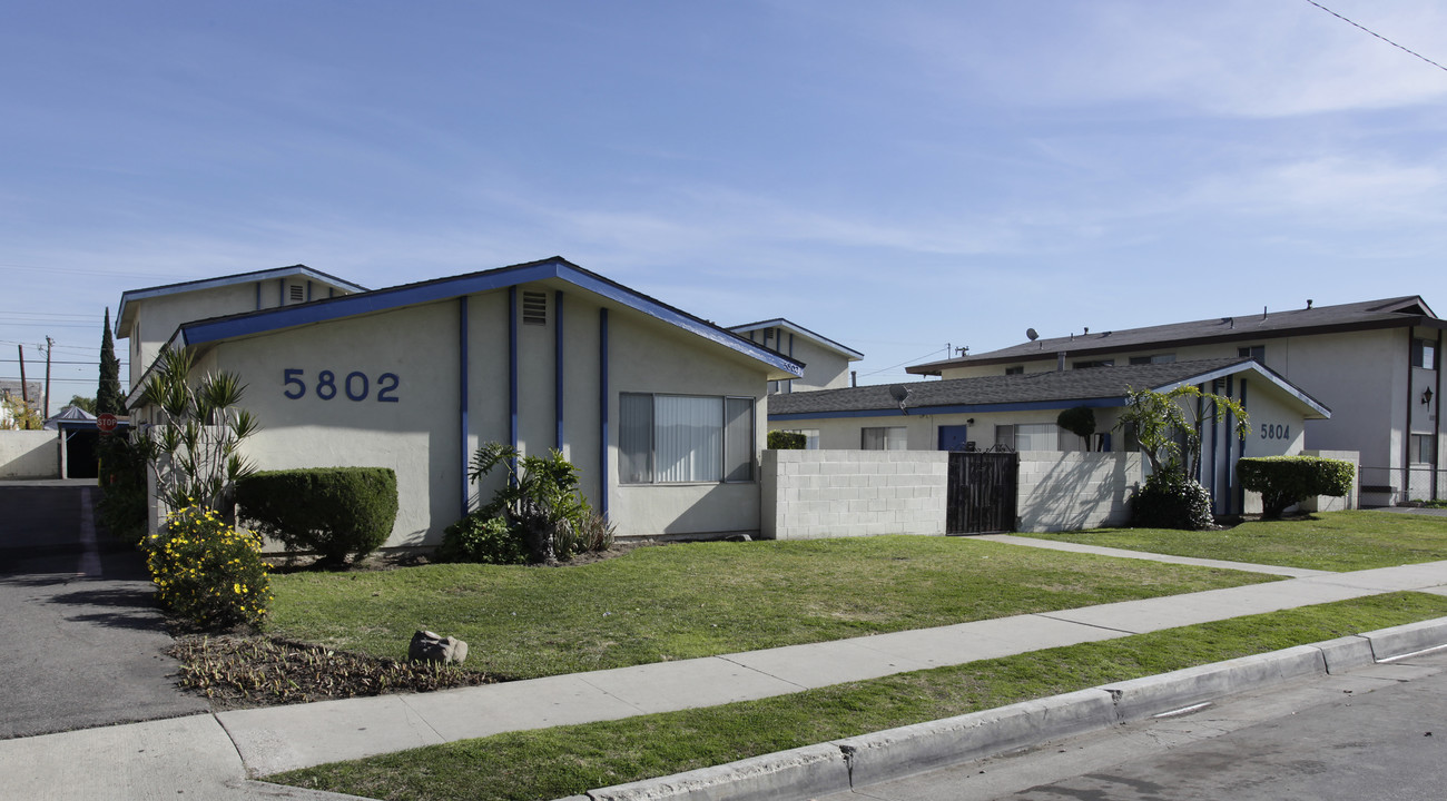 5802-5804 Rostrata Ave in Buena Park, CA - Building Photo