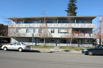 Hallmark Apartments in San Jose, CA - Building Photo - Building Photo