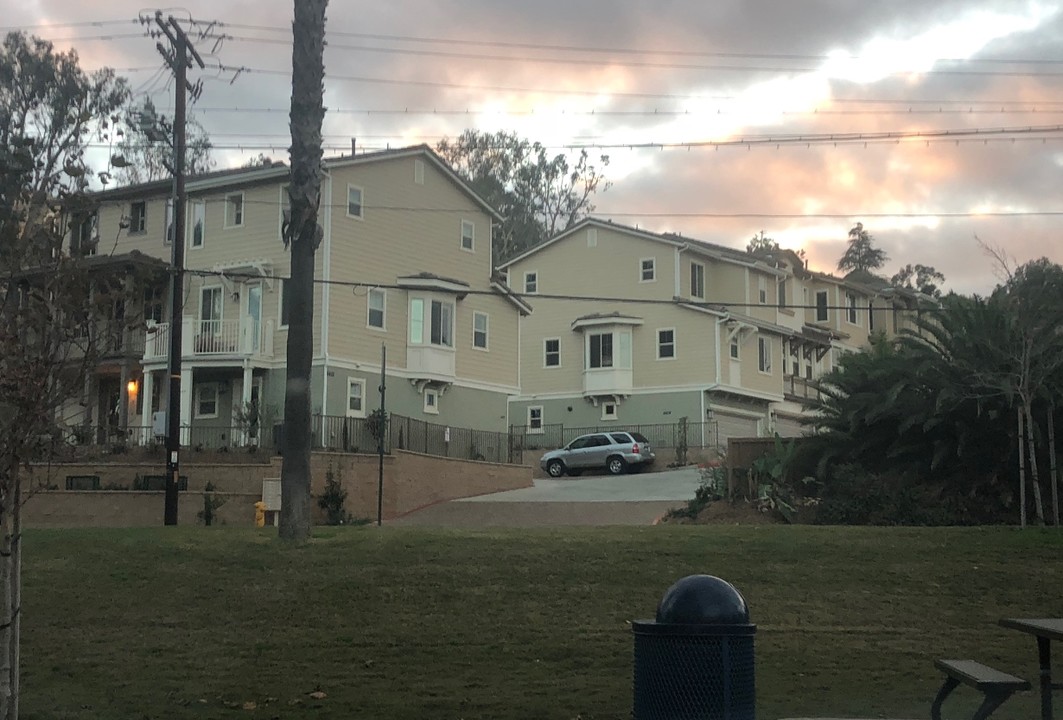 4414 Palm Ave in La Mesa, CA - Foto de edificio