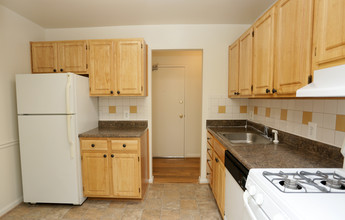 Fairfax Village Apartments in Fairfax, VA - Building Photo - Interior Photo