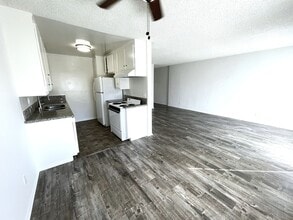 11771 National Blvd in Los Angeles, CA - Foto de edificio - Building Photo