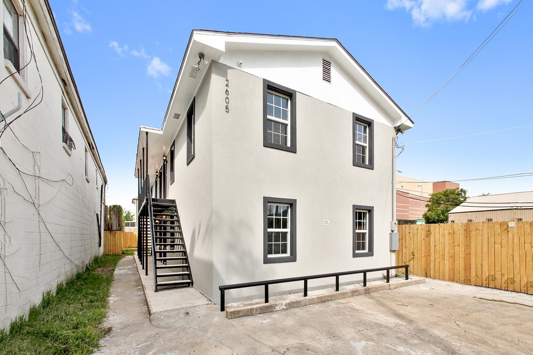 2605 Washington Ave in New Orleans, LA - Building Photo