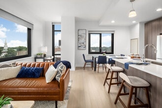 360 Huguenot in New Rochelle, NY - Foto de edificio - Building Photo