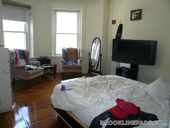 1595 Beacon St