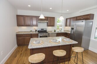 79 Thurston St, Unit 2 in Somerville, MA - Building Photo - Building Photo