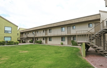 The Summit Apartments in Phoenix, AZ - Foto de edificio - Building Photo