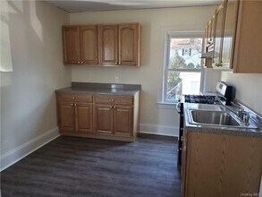 721 River St-Unit -2 in Mamaroneck, NY - Building Photo - Building Photo