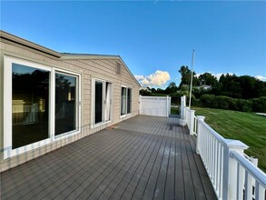 32 Seaspray Way in Little Compton, RI - Foto de edificio - Building Photo