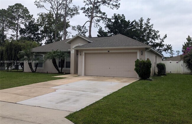 78 Pine Grove Dr in Palm Coast, FL - Foto de edificio - Building Photo