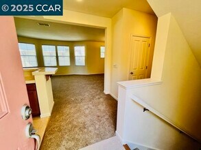 34 Warhol Way in Pleasant Hill, CA - Building Photo - Building Photo