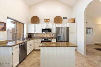 8894 E Sheena Dr in Scottsdale, AZ - Building Photo - Building Photo