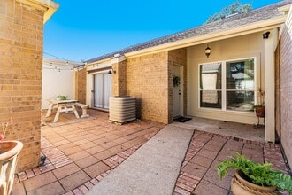 1814 Veranda Dr in West Columbia, TX - Building Photo - Building Photo