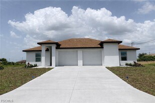 1114 Capetown Ave in Lehigh Acres, FL - Building Photo