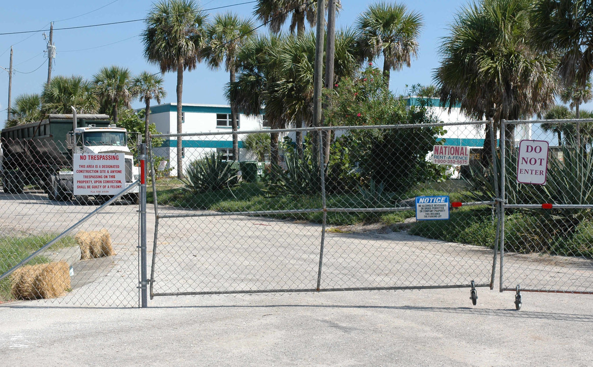 300 S Azure Ln in Cocoa Beach, FL - Building Photo