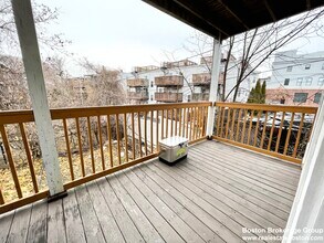 692 Columbia Rd, Unit 1 in Boston, MA - Building Photo - Building Photo