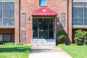 Fairway Oaks Condominiums in Brockton, MA - Building Photo - Building Photo