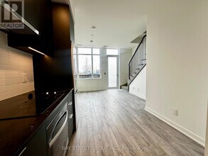 3071 Trafalgar Rd in Oakville, ON - Building Photo - Building Photo