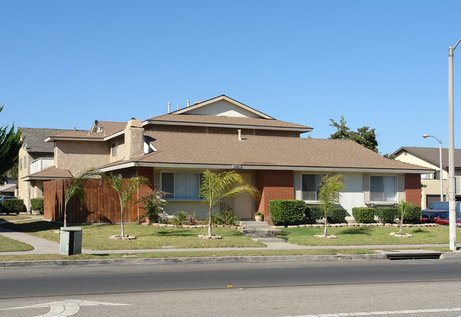 1301 W 7th St in Oxnard, CA - Foto de edificio - Building Photo