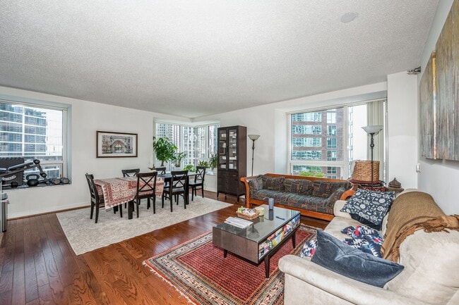512 N McClurg Ct in Chicago, IL - Building Photo - Building Photo