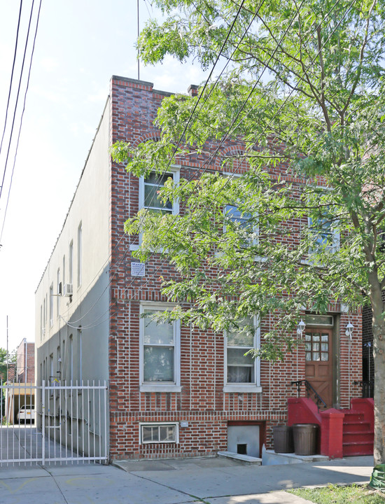 10824 38th Ave in Corona, NY - Foto de edificio