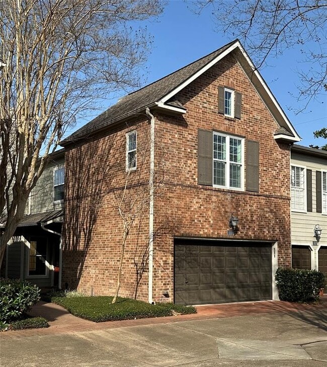 property at 2710 N Sabine St