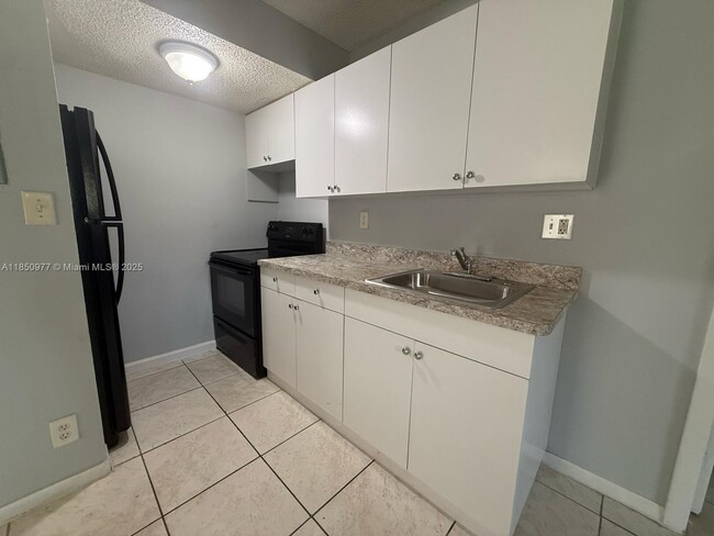 2018 NW 43 Terrace in Lauderhill, FL - Building Photo - Building Photo