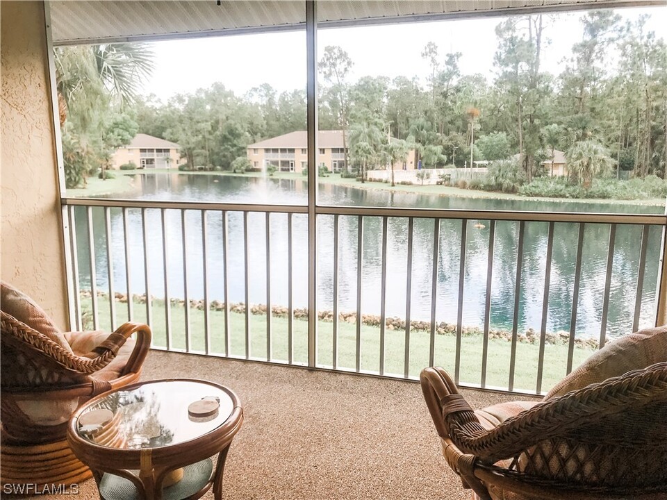 5746 Woodmere Lake Cir-Unit -G-204 in Naples, FL - Foto de edificio