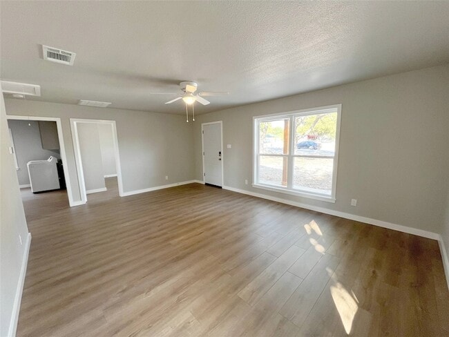 3705 N Elm St, Unit 46 in Fort Worth, TX - Building Photo - Building Photo