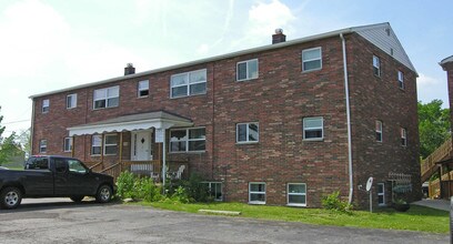 Manhattan Apartments in Brunswick, OH - Building Photo - Building Photo