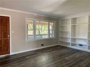 211 Forest Valley Rd in Lawrenceville, GA - Building Photo - Building Photo
