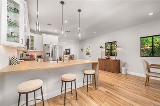 21327 Providencia St in Los Angeles, CA - Building Photo - Building Photo