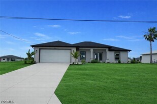 111 NW 19th Pl in Cape Coral, FL - Building Photo