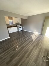 1523 Los Robles Blvd in Sacramento, CA - Building Photo - Building Photo