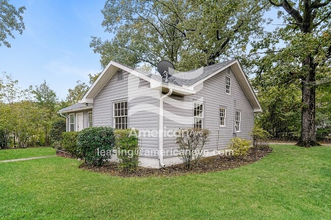 201 Ridgewood Ave in Fairfield, AL - Foto de edificio - Building Photo