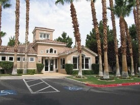 251 S Green Valley Pkwy in Henderson, NV - Building Photo