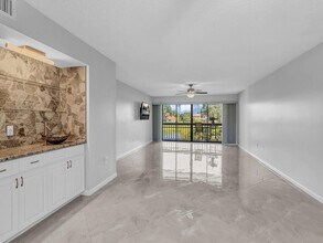 3200 Twin Lakes Terrace in Fort Pierce, FL - Building Photo - Building Photo