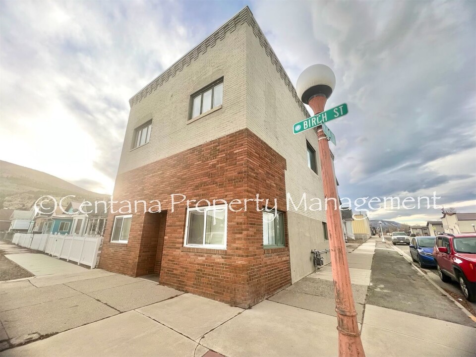 400 Birch St in Anaconda, MT - Building Photo