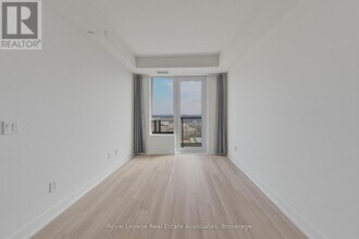 60 Central Park Roadway in Toronto, ON - Building Photo - Building Photo