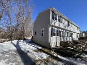 270 Sunderland Rd in Worcester, MA - Building Photo - Building Photo