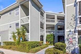 6826 Stonesthrow Cir N in St. Petersburg, FL - Building Photo