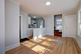 25 Miles St in Milford, CT - Building Photo - Building Photo