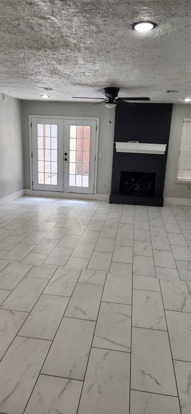 12447 W Village Dr in Houston, TX - Building Photo - Building Photo