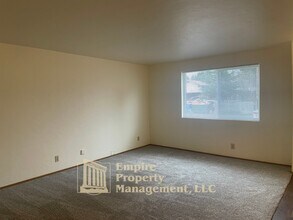 3806 Dove Ln in Eugene, OR - Building Photo - Building Photo