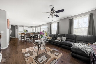 34040 N Jenna Ln in Gurnee, IL - Building Photo - Building Photo